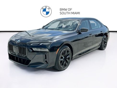 Certified 2024 BMW i7 xDrive60 w/ Premium Package AWD/4WD image 3