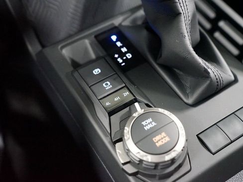 New 2026 Toyota 4Runner SR5 AWD/4WD image 25