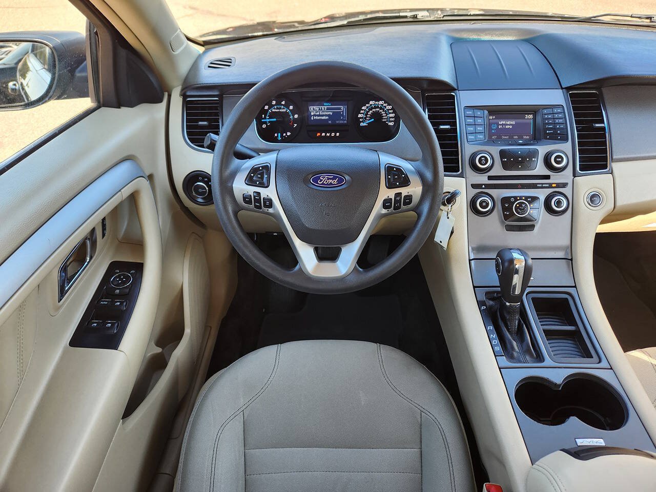 Used 2016 Ford Taurus SE FWD image 17
