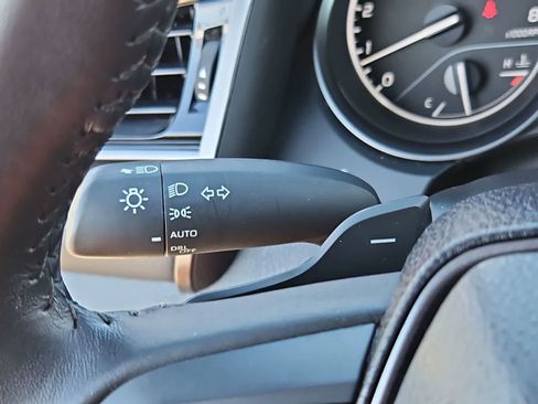 Used 2024 Toyota Camry SE image 28