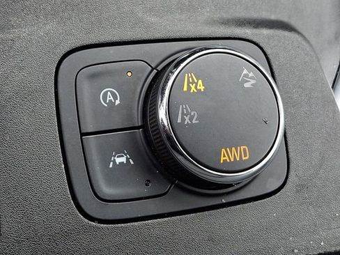 Used 2022 Chevrolet Traverse LT w/ Midnight/Sport Edition image 28