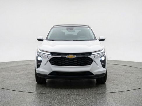 Used 2025 Chevrolet TrailBlazer LT FWD image 2