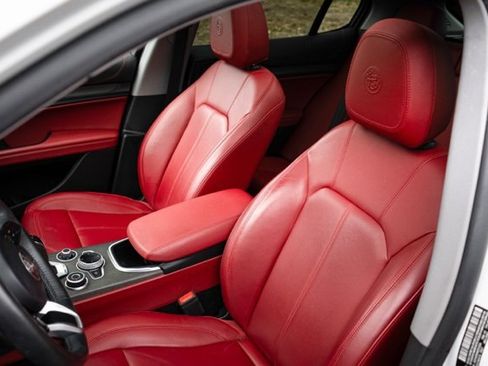 Used 2021 Alfa Romeo Stelvio Ti w/ Premium Package image 19