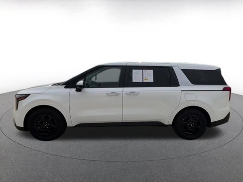 Used 2026 Kia Carnival FWD image 9
