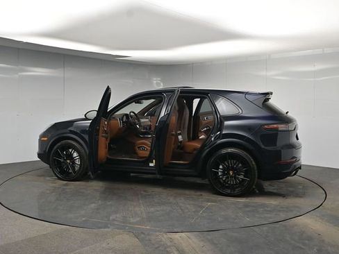 Used 2021 Porsche Cayenne Turbo w/ Premium Package Plus image 57