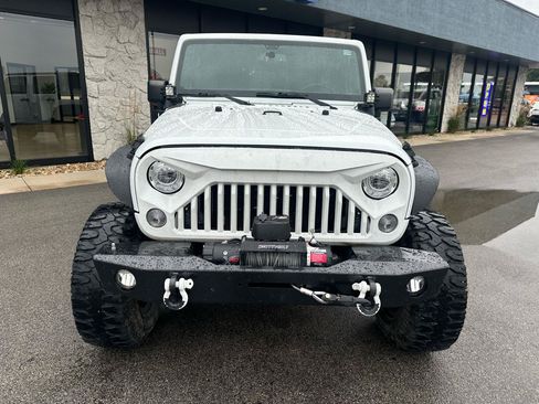 Used 2018 Jeep Wrangler Unlimited Sport S AWD/4WD image 10