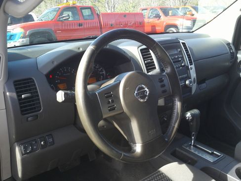 Used 2011 Nissan Frontier SV w/ SV Premium Utility Pkg image 9