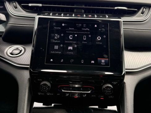 Used 2024 Jeep Grand Cherokee Laredo RWD image 17