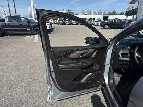 Used 2023 GMC Terrain Denali w/ Denali Premium Package AWD/4WD image 12