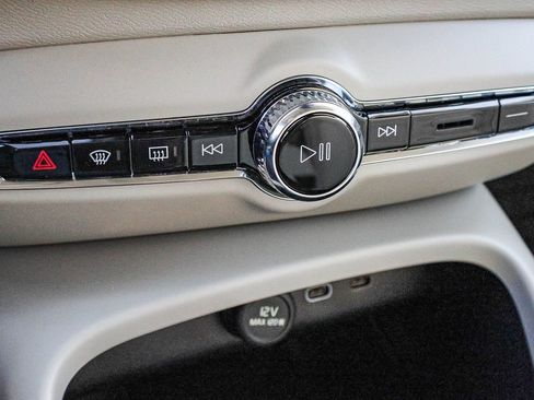 New 2026 Volvo XC40 B4 Plus w/ Climate Package FWD image 36