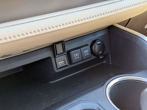 Used 2020 Toyota Highlander XLE image 25