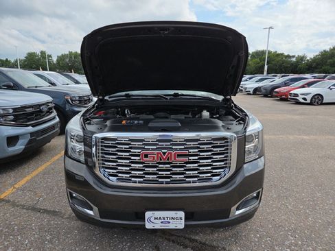 Used 2019 GMC Yukon XL Denali w/ Denali Ultimate Package AWD/4WD image 13