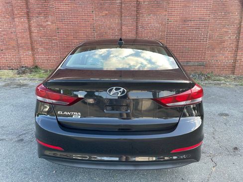 Used 2017 Hyundai Elantra SE FWD image 4