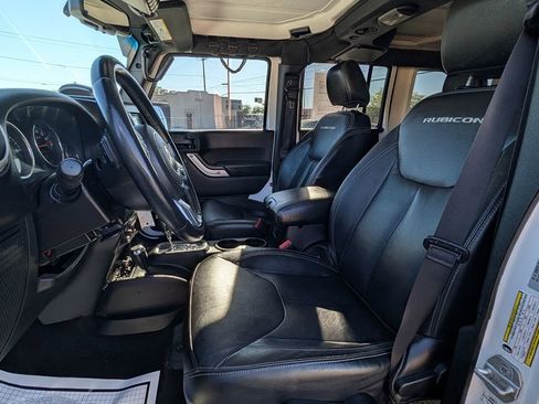 Used 2015 Jeep Wrangler Unlimited Rubicon image 24