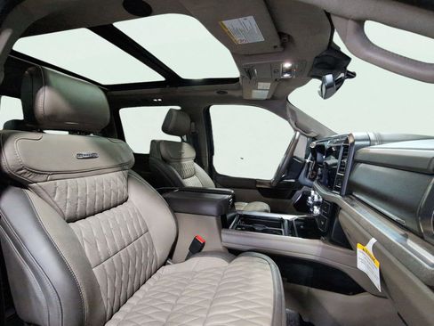 Used 2025 Ford F350 Platinum w/ Platinum Plus Package image 17