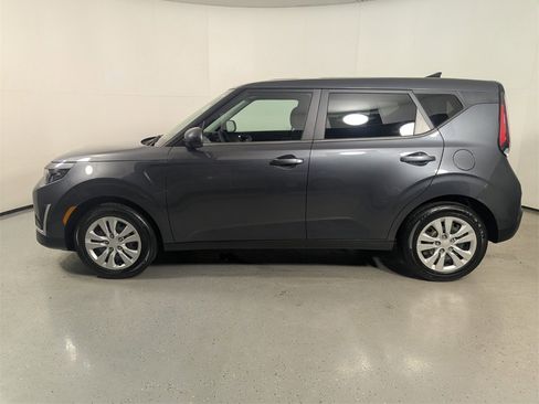 Used 2023 Kia Soul LX image 4