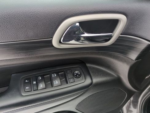 Used 2020 Jeep Grand Cherokee Laredo w/ Quick Order Package 2BN North image 38