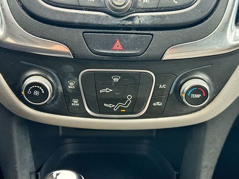 Used 2020 Chevrolet Equinox LS w/ LS Convenience Package image 13