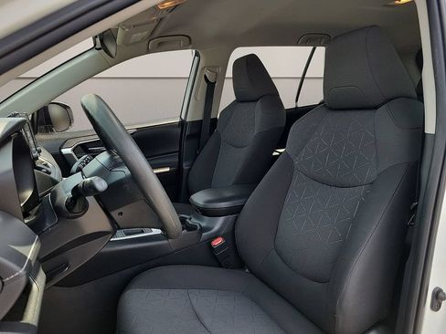 Used 2021 Toyota RAV4 XLE FWD image 11