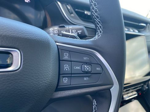 New 2025 Jeep Grand Cherokee Limited w/ Black Appearance Package image 25