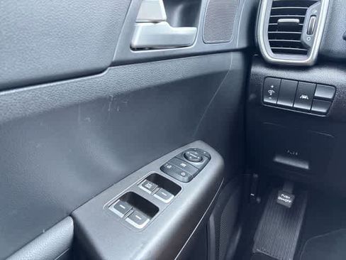Used 2022 Kia Sportage LX image 38