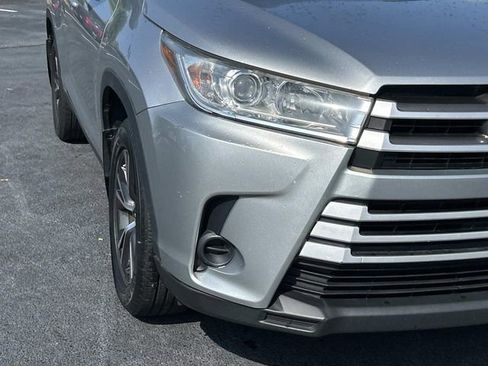 Used 2019 Toyota Highlander LE image 10