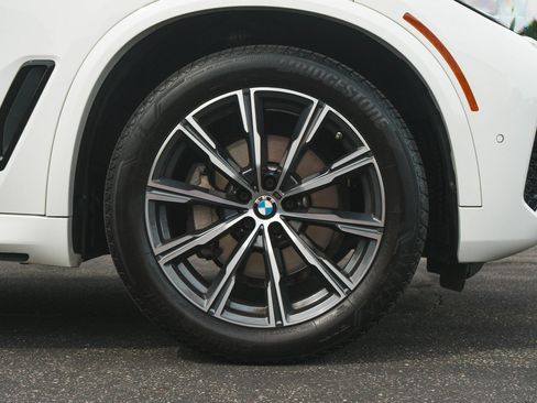 Used 2022 BMW X5 xDrive40i w/ M Sport Package AWD/4WD image 10