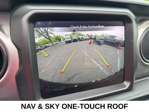 Used 2023 Jeep Wrangler Unlimited w/ Sun & Screen Package AWD/4WD image 17