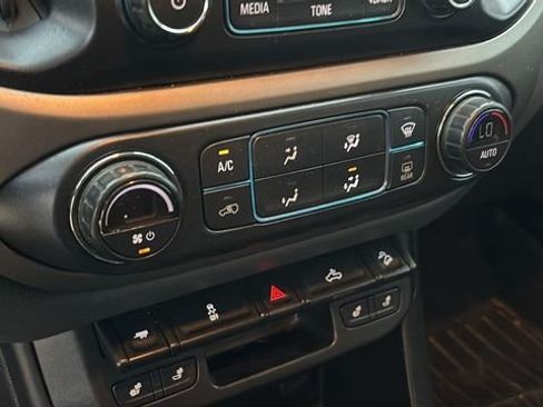 Used 2018 Chevrolet Colorado Z71 AWD/4WD image 19