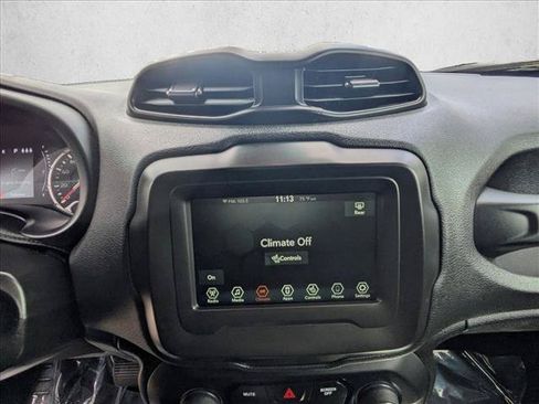 Used 2019 Jeep Renegade Latitude w/ Cold Weather Group AWD/4WD image 15