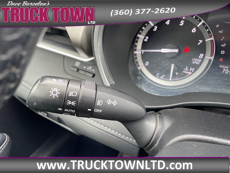 Used 2021 Toyota Highlander XLE AWD/4WD image 19