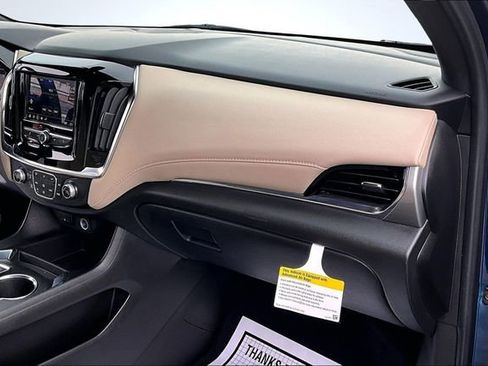 Used 2022 Chevrolet Traverse LS image 25