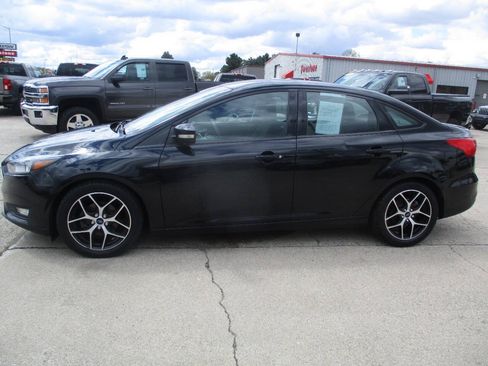 Used 2018 Ford Focus SEL FWD image 3
