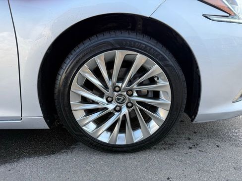 Used 2020 Lexus ES 300h w/ Accessory Package 2 image 28