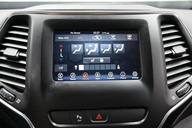 Used 2020 Jeep Cherokee Latitude Plus w/ Cold Weather Group AWD/4WD image 33
