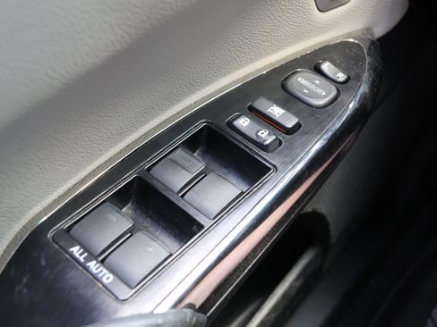 Used 2018 Toyota Avalon XLE Premium w/ All Weather Liner Package FWD image 14