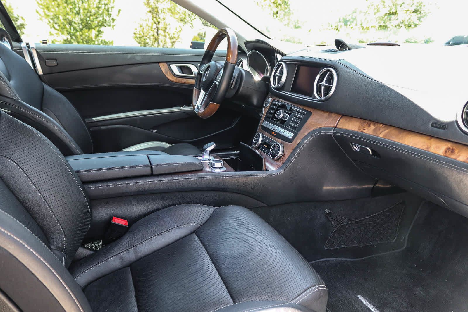 Used 2016 Mercedes-Benz SL 550 w/ Driver Assistance Package image 13