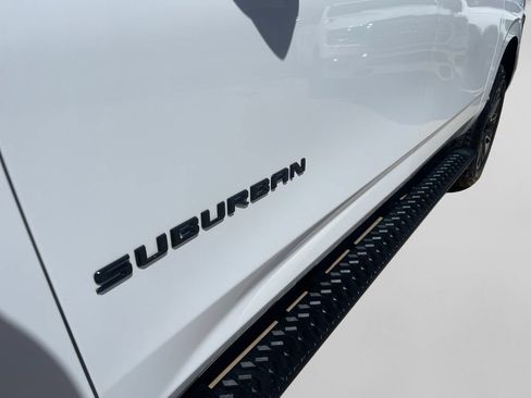 Used 2022 Chevrolet Suburban Z71 w/ Luxury Package AWD/4WD image 11