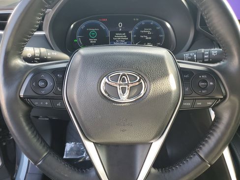 Used 2024 Toyota Venza Limited image 23