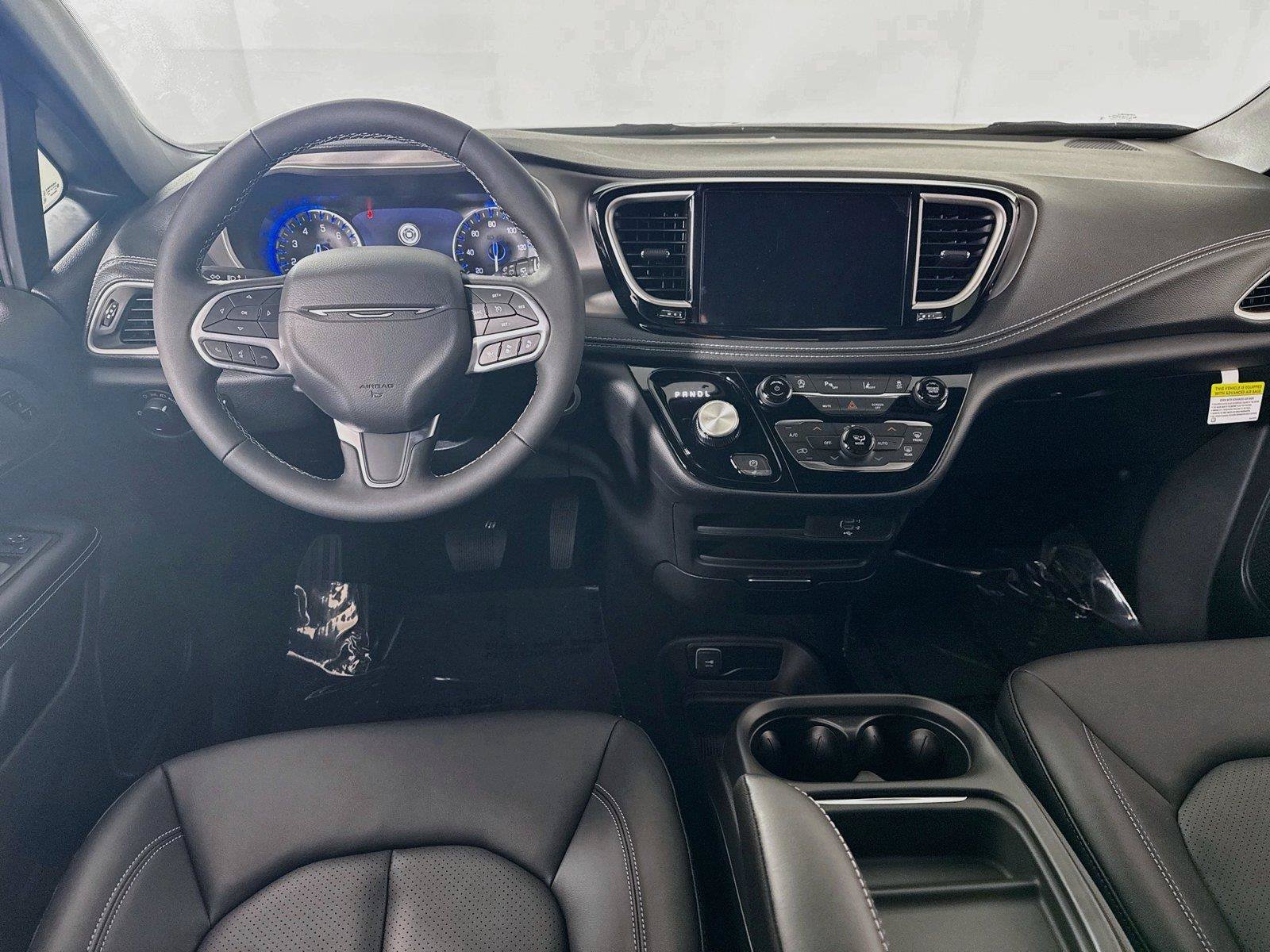 New 2027 Chrysler Pacifica Select AWD/4WD image 2