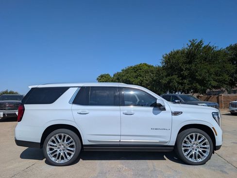 New 2026 GMC Yukon Denali w/ Denali Reserve Package AWD/4WD image 3