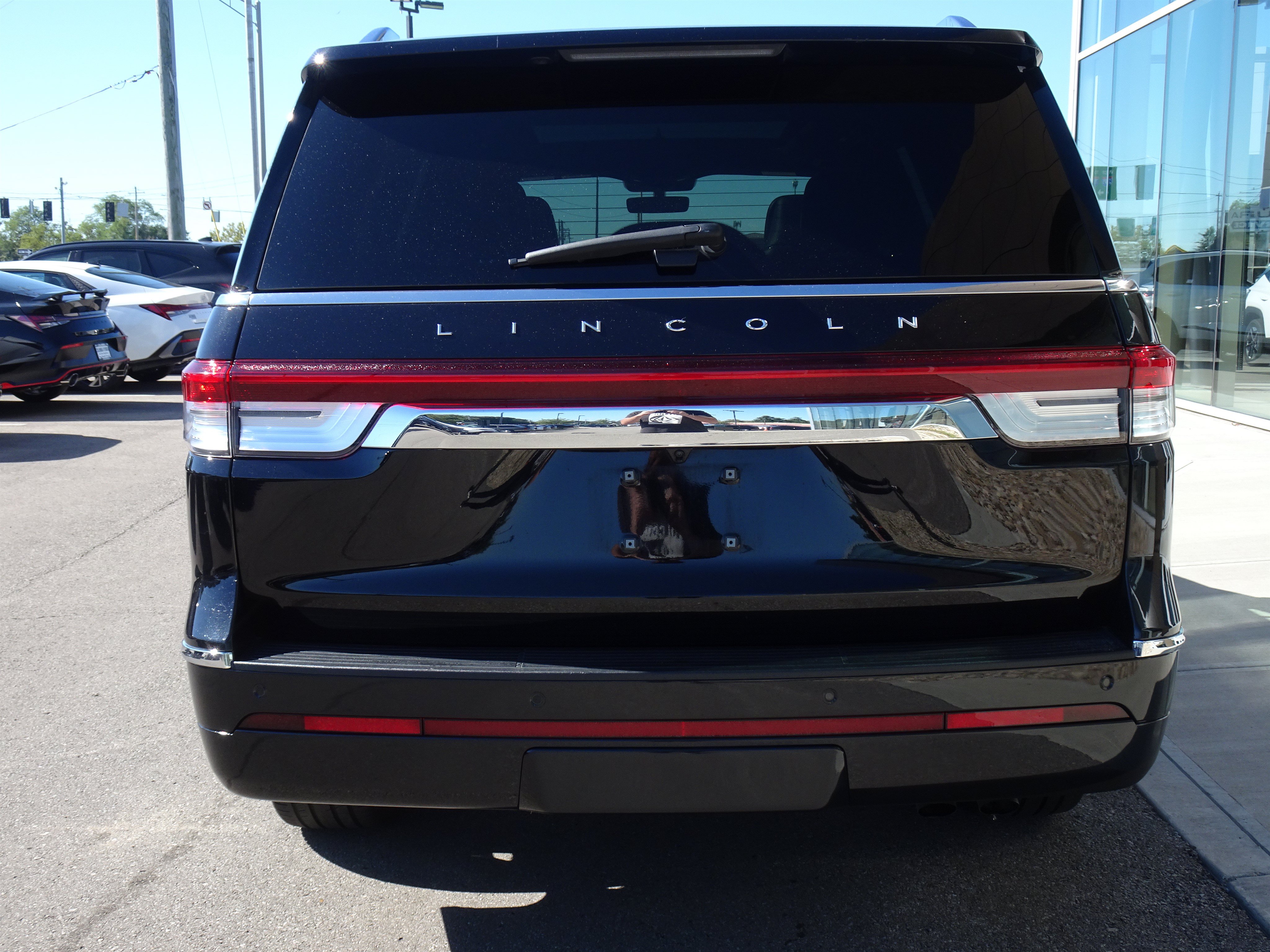 Used 2024 Lincoln Navigator Reserve AWD/4WD image 4