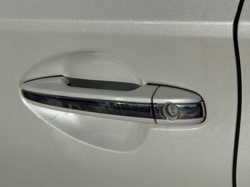 Used 2016 Toyota Avalon XLE image 12