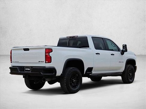 Used 2025 Chevrolet Silverado 2500 ZR2 AWD/4WD image 8