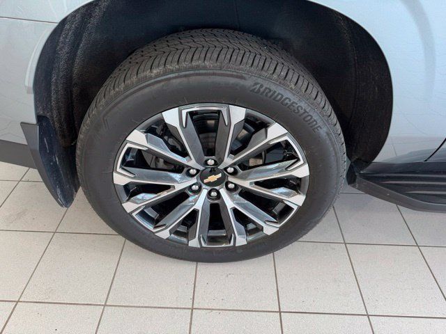 Used 2025 Chevrolet Suburban High Country AWD/4WD image 34