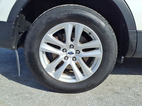 Used 2018 Ford Explorer XLT w/ Equipment Group 202A image 9