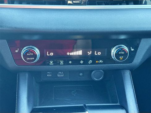 Used 2024 Mitsubishi Outlander SE image 16