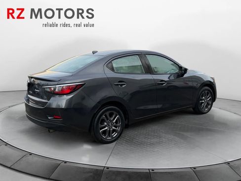 Used 2019 Toyota Yaris LE image 5