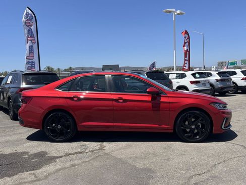 Used 2025 Volkswagen Jetta SE FWD image 25