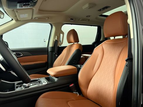 Certified 2025 Kia Carnival SX image 14